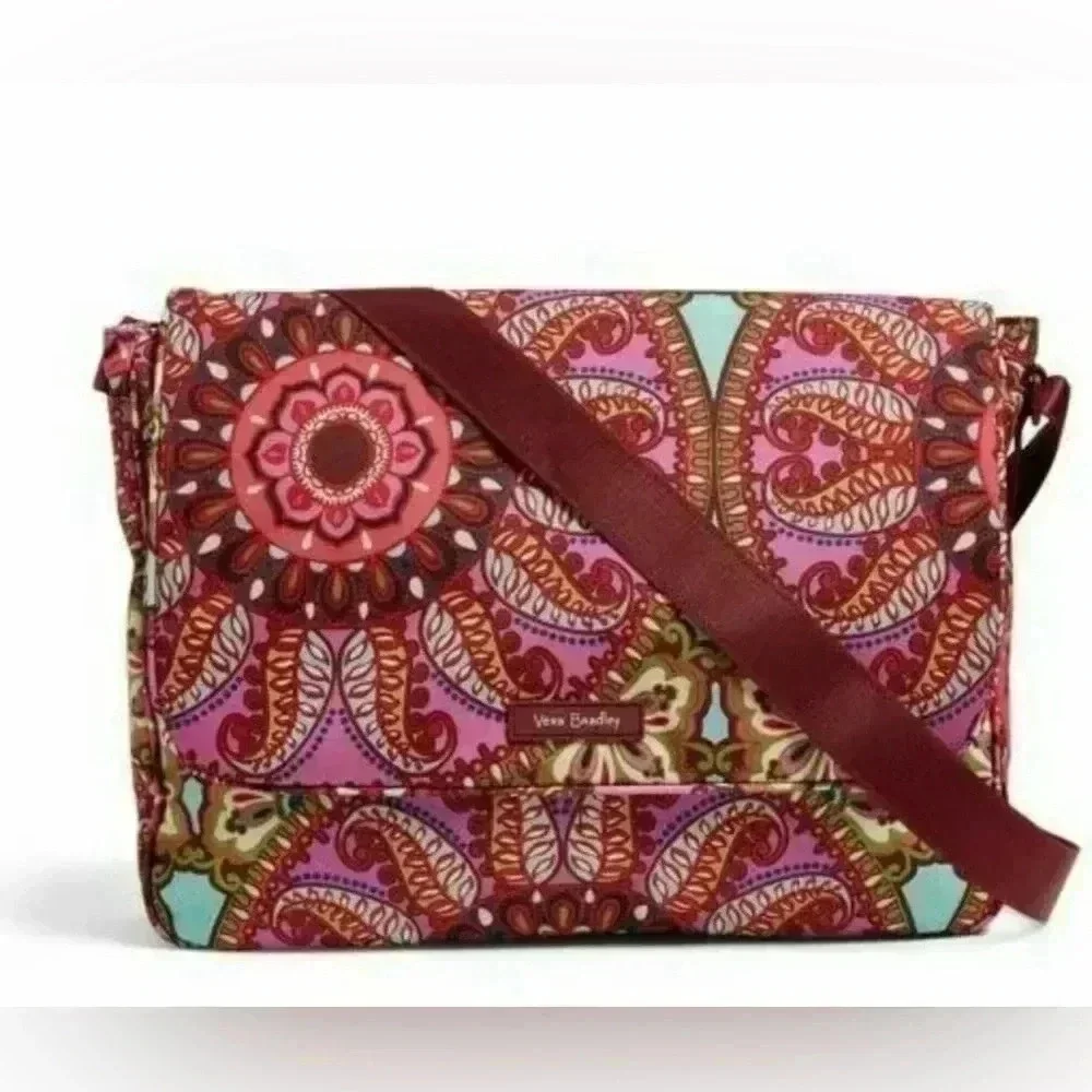 Vera Bradley essential messenger bag resort medallion